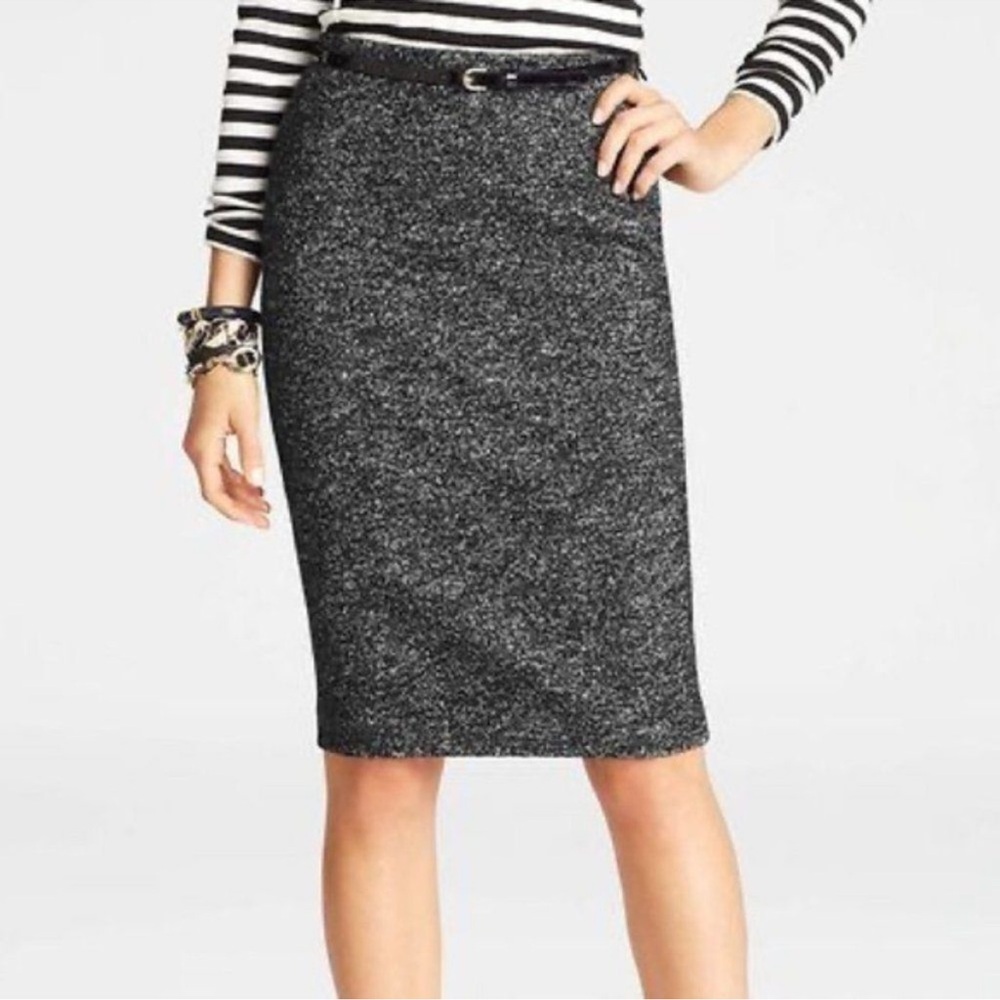 Ann Taylor Tweed Pencil Skirt. Size 6 Petite.